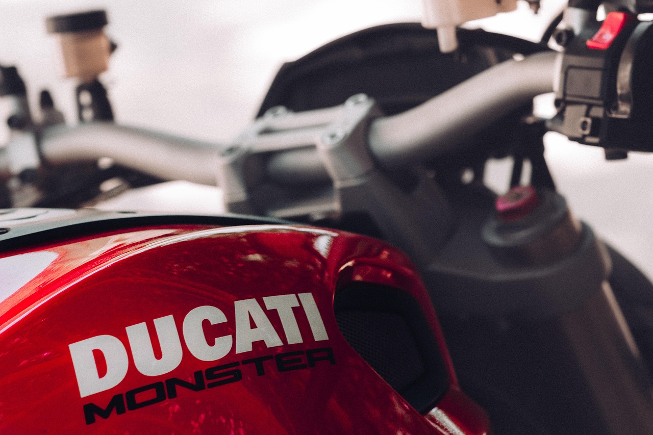 Come proteggere la tua moto da graffi e danni accidentali con MotoCover Pro